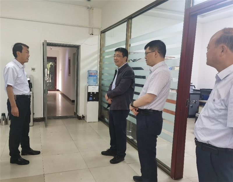 集團黨委副書記 總經理雷鐵一行深入甘肅金控平涼擔保公司和華龍證券平涼分公司調研
